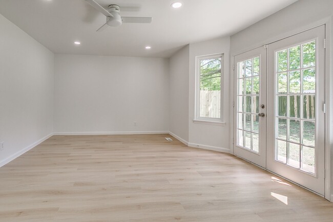 Building Photo - 1430 Westbrooke Terrace