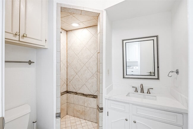 Building Photo - 11906 Pepperdine Ln