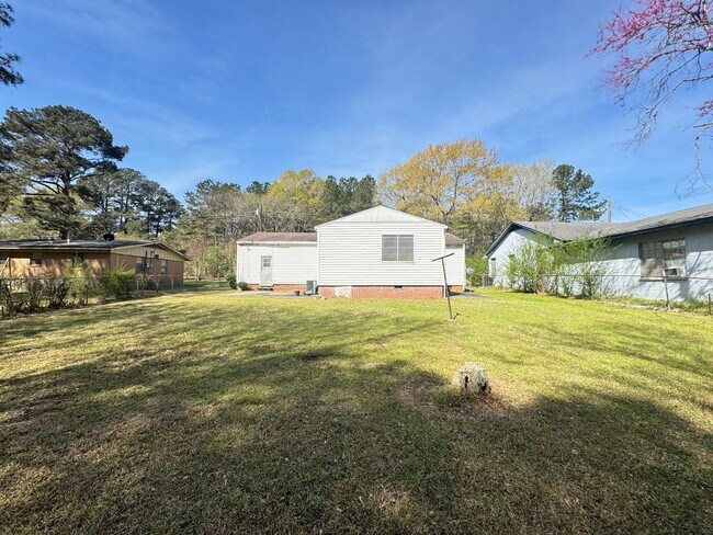 Building Photo - 3 Bed, 2 Bath Home in Grambling!