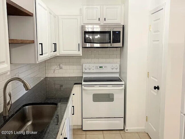 Building Photo - 1110 Westlynne Place