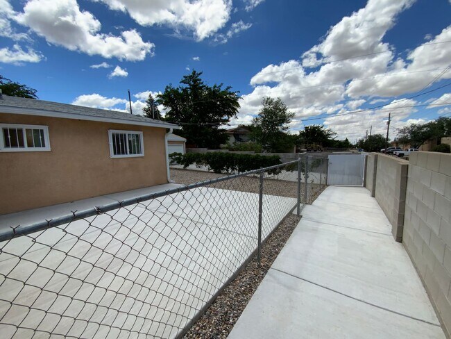 Building Photo - 4 Bedroom Single Story Home Available Near Tramway Blvd NE & Lomas Blvd NE!