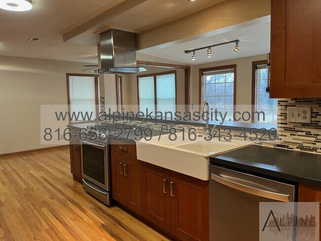 Building Photo - Spacious One Level Home on HUGE LOT!