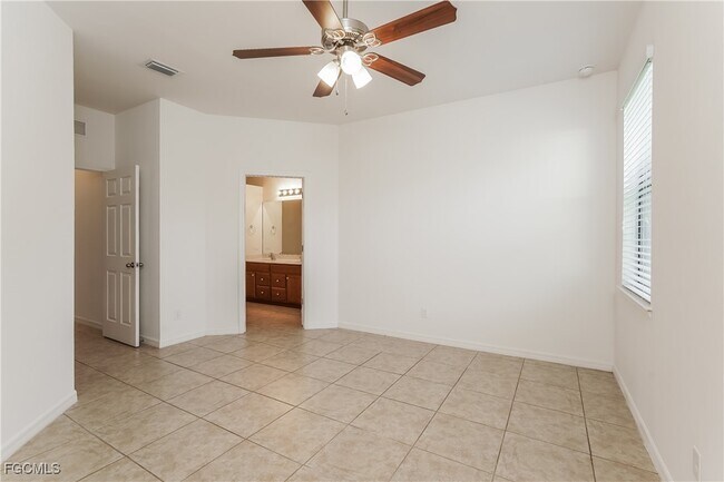 Building Photo - 945 SW 6th Pl