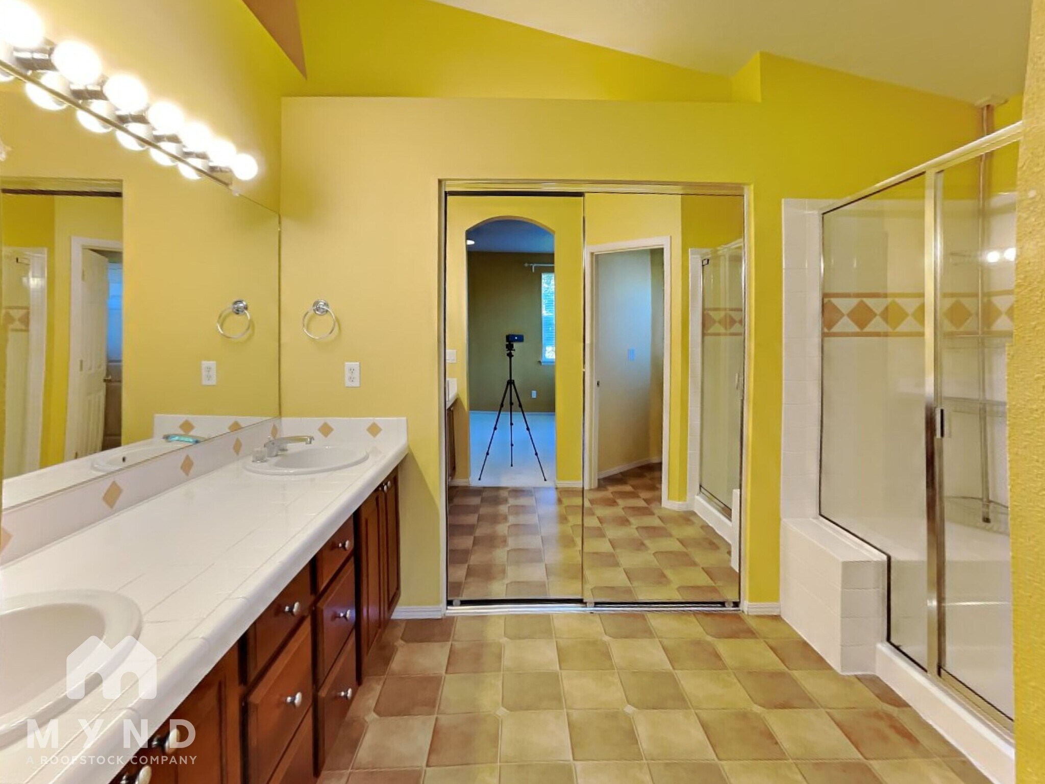 Building Photo - 1723 NE Ashberry Dr