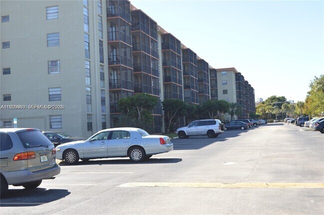 Building Photo - 16851 NE 23rd Ave