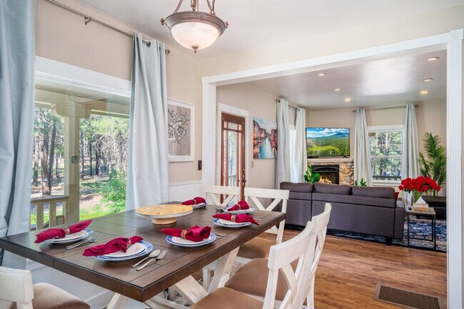 Building Photo - 4955 Hidden Hollow Rd