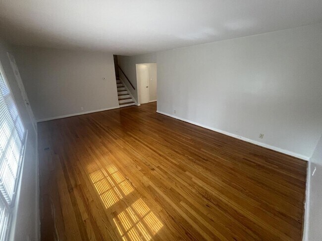 Building Photo - 3400 Brentwood Rd