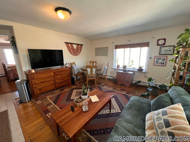 Building Photo - 9 Cedar St