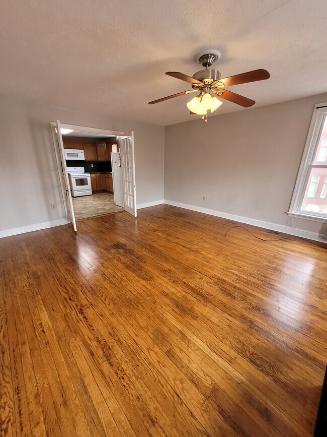 Building Photo - 104 S Main St