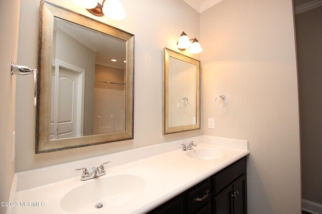 Building Photo - 2224 Brookville Dr