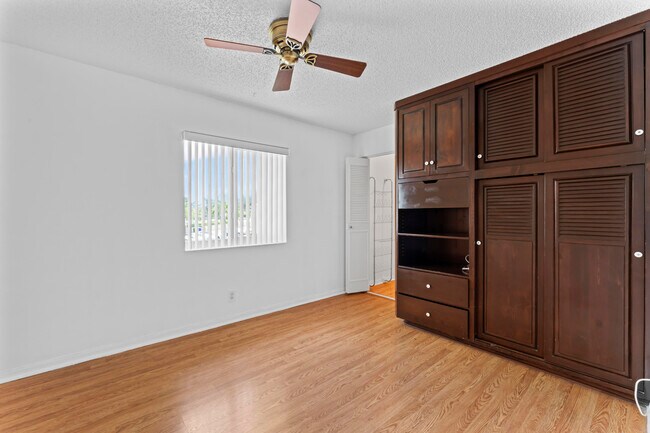 Building Photo - 142 Lake Pine Cir
