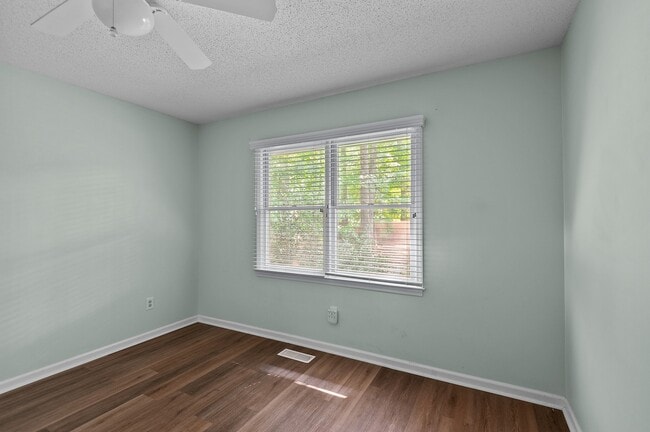 Building Photo - 103 Knollwood Ct