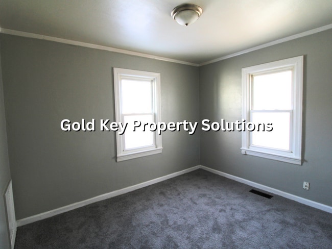 Building Photo - MEADOWBROOK AREA 2 BR 1 BA House with Central Air and Bonus Room