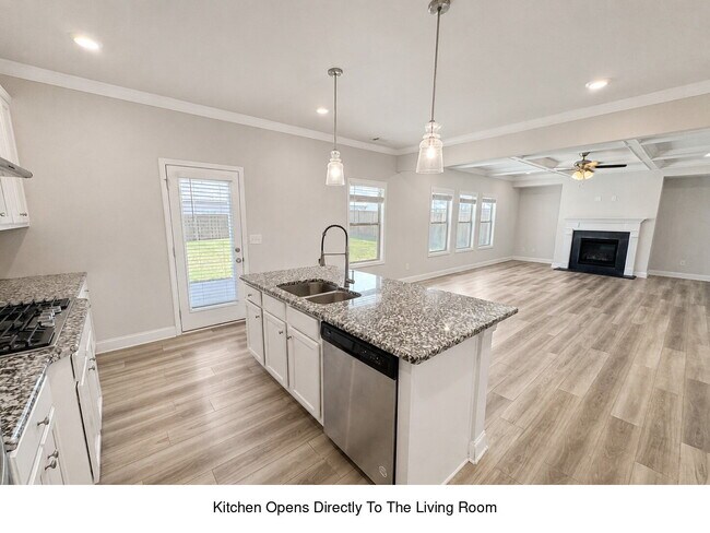 Building Photo - Spacious 4BR/3BA Home with First Floor Suite &  Loft