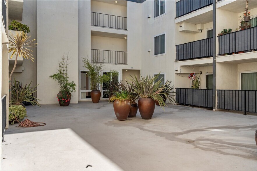 Building Photo - 8163 Redlands St