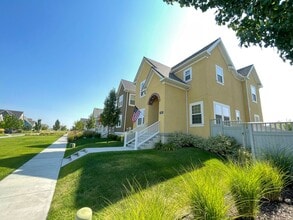 Building Photo - Great Daybreak Home Available!