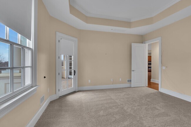 Building Photo - 1021 Oval Rd
