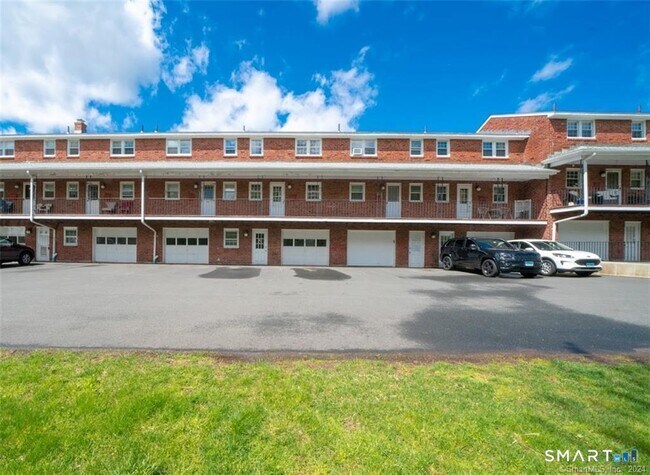 Building Photo - 201 Regan Rd