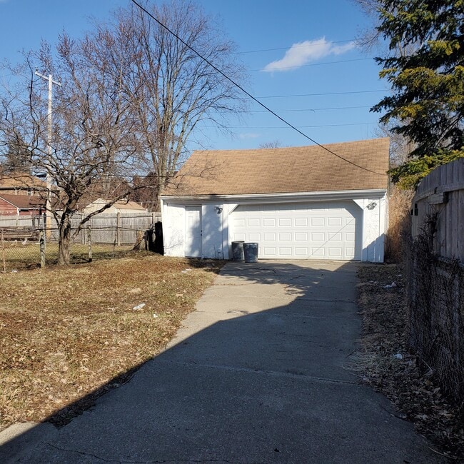 Building Photo - 6506 Memorial Ave