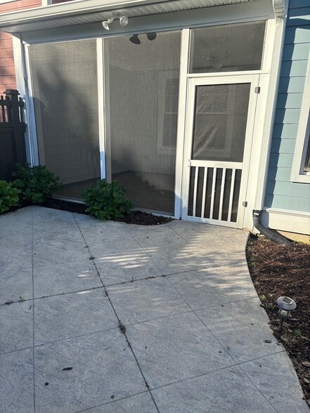 Building Photo - 2069 Kings Gate Ln