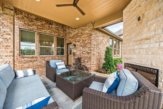 Building Photo - 16746 Highland Country Dr