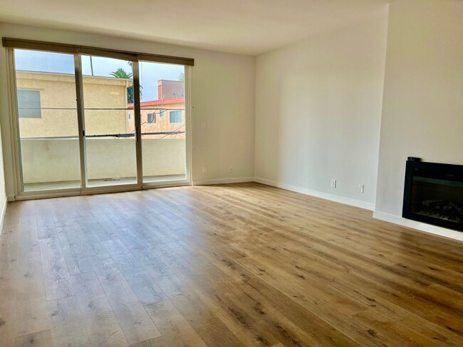 Building Photo - Recently Remodeled Spacious 1Bed/1Bath wit...