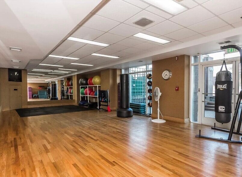 Building Photo - 100 Harborview Dr