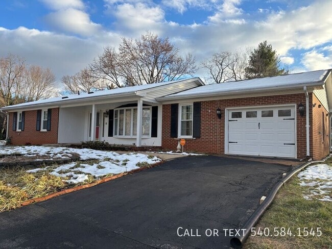 Building Photo - 136 Grimes St