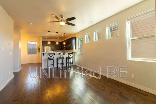 Building Photo - 2513 W Pollo Cir