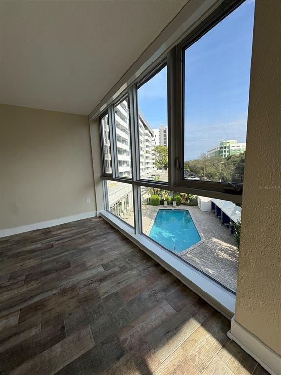 Building Photo - 470 3rd St S