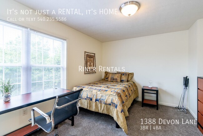 Building Photo - 1388 Devon Ln