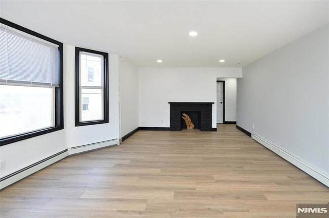 Building Photo - 73 Lafayette Ave