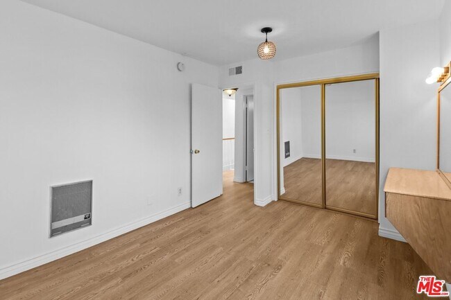Building Photo - 4610 Densmore Ave
