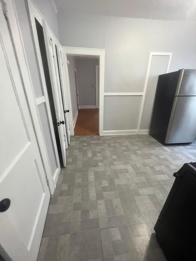 Building Photo - 21 Underwood St