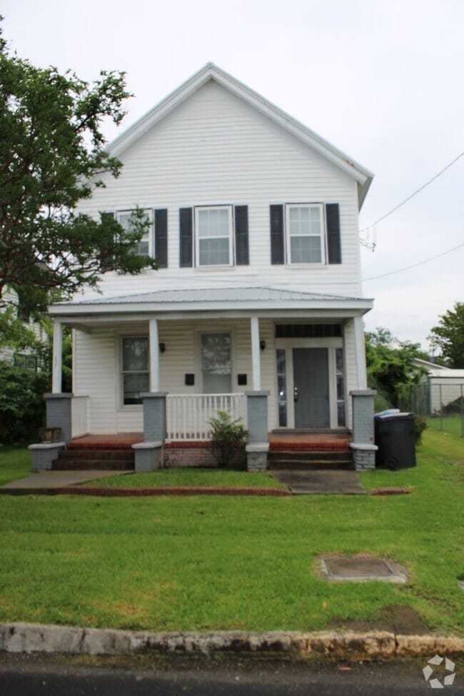 Building Photo - 537 Watkins St