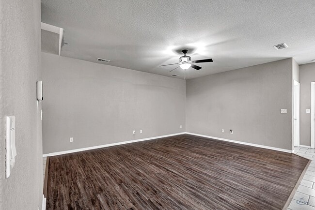 Building Photo - 5 Brooks Ranch Rd