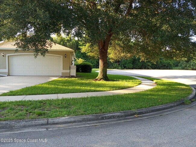 Building Photo - 412 Hollow Glen Dr
