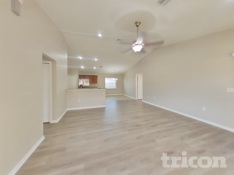 Building Photo - 2311 12th Ave E