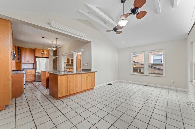Building Photo - 314 Custer Ave