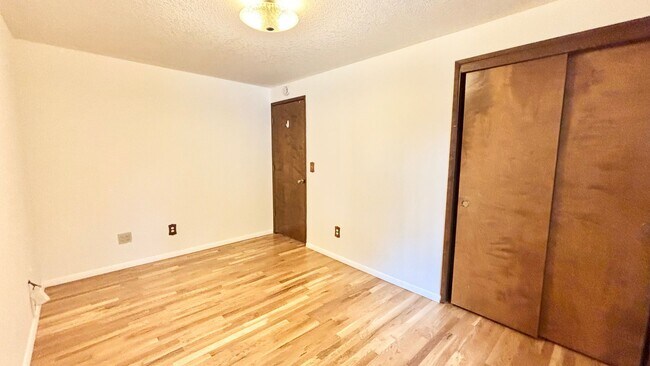 Building Photo - Now Offering Half Month Free! Charming 2BD...