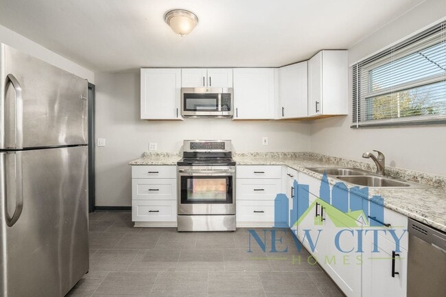Building Photo - WAIVED APPLICATION FEE THRU! Single Family...