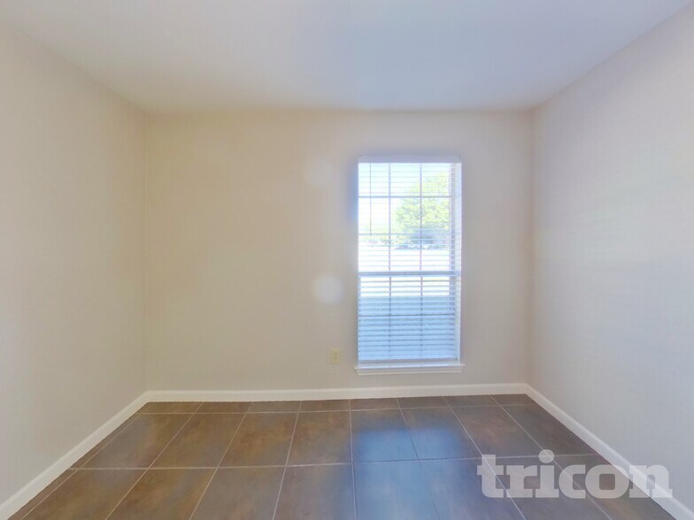 Building Photo - 4208 Middlebrook Dr