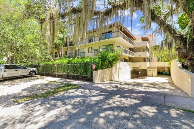 Building Photo - 5201 Orduna Dr