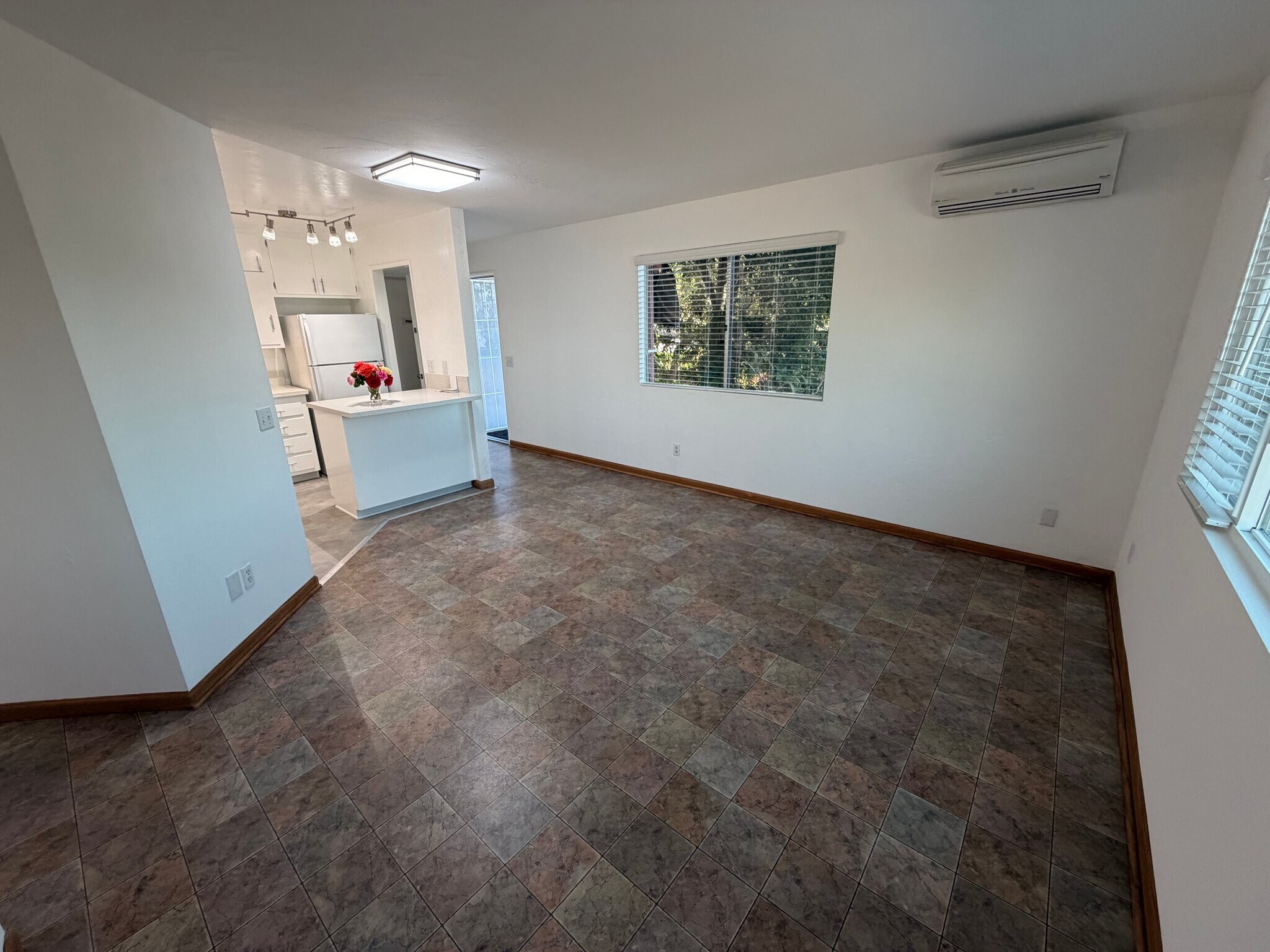 Building Photo - 1949 Monte Vista Dr