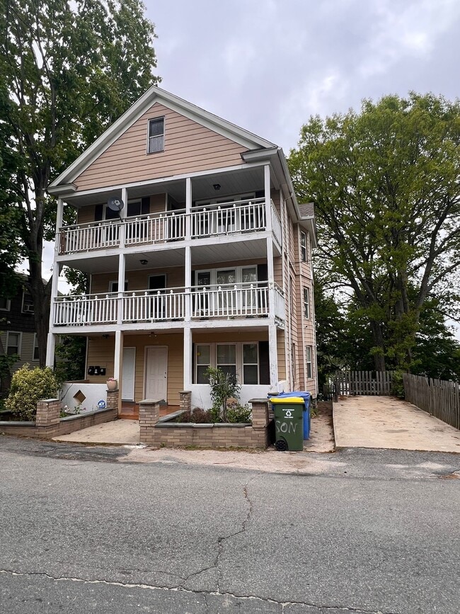 Building Photo - 337 Wilson St