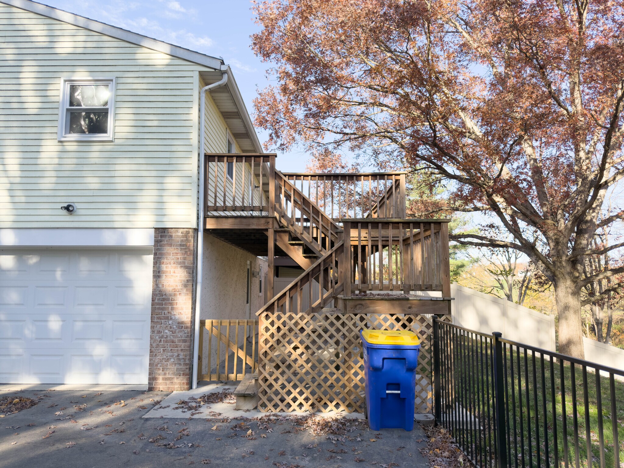 Building Photo - 2231 Donough Dr