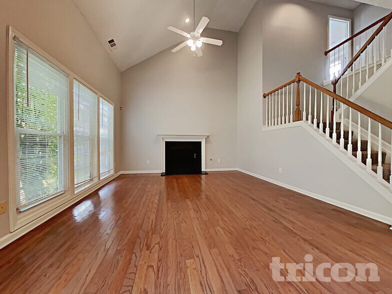 Building Photo - 2440 Lunetta Ln