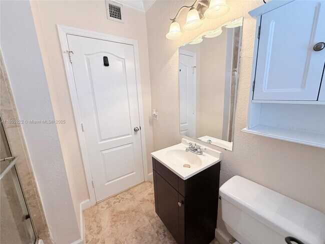 Building Photo - 865 W 39th St