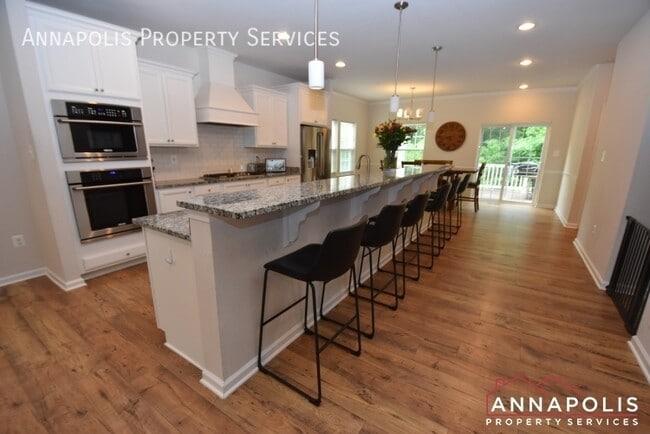 Building Photo - 1379 Hawthorn Dr