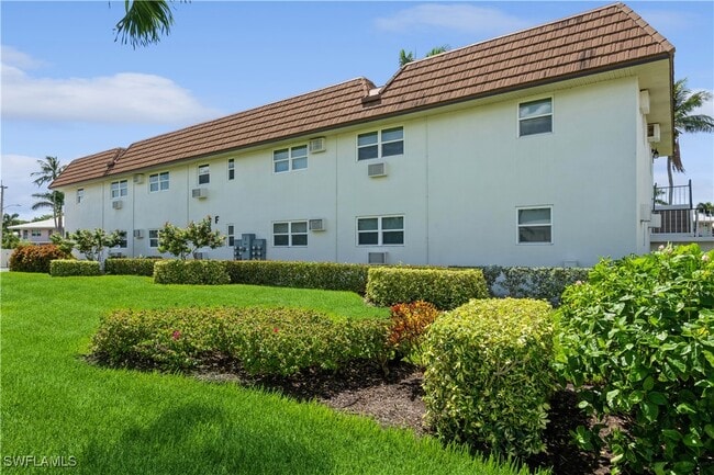 Building Photo - 240 N Collier Blvd